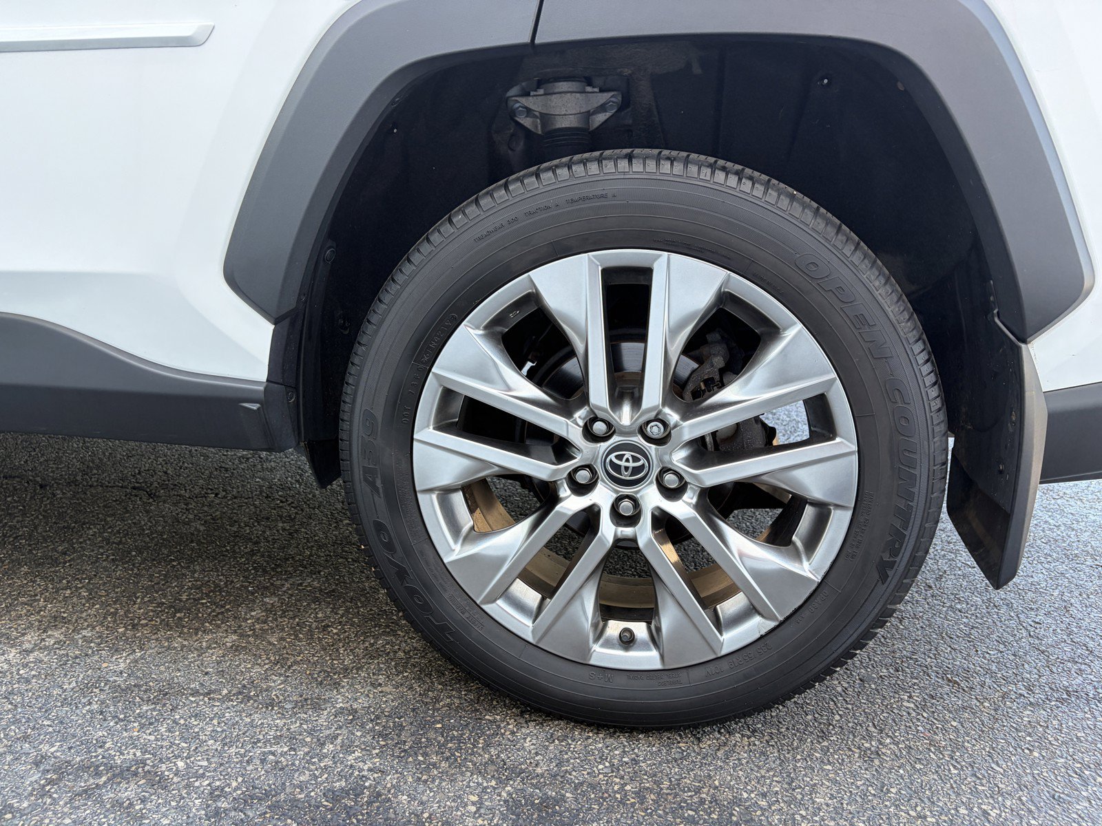 Used 2020 Toyota RAV4 XLE Premium AWD/4WD image 36