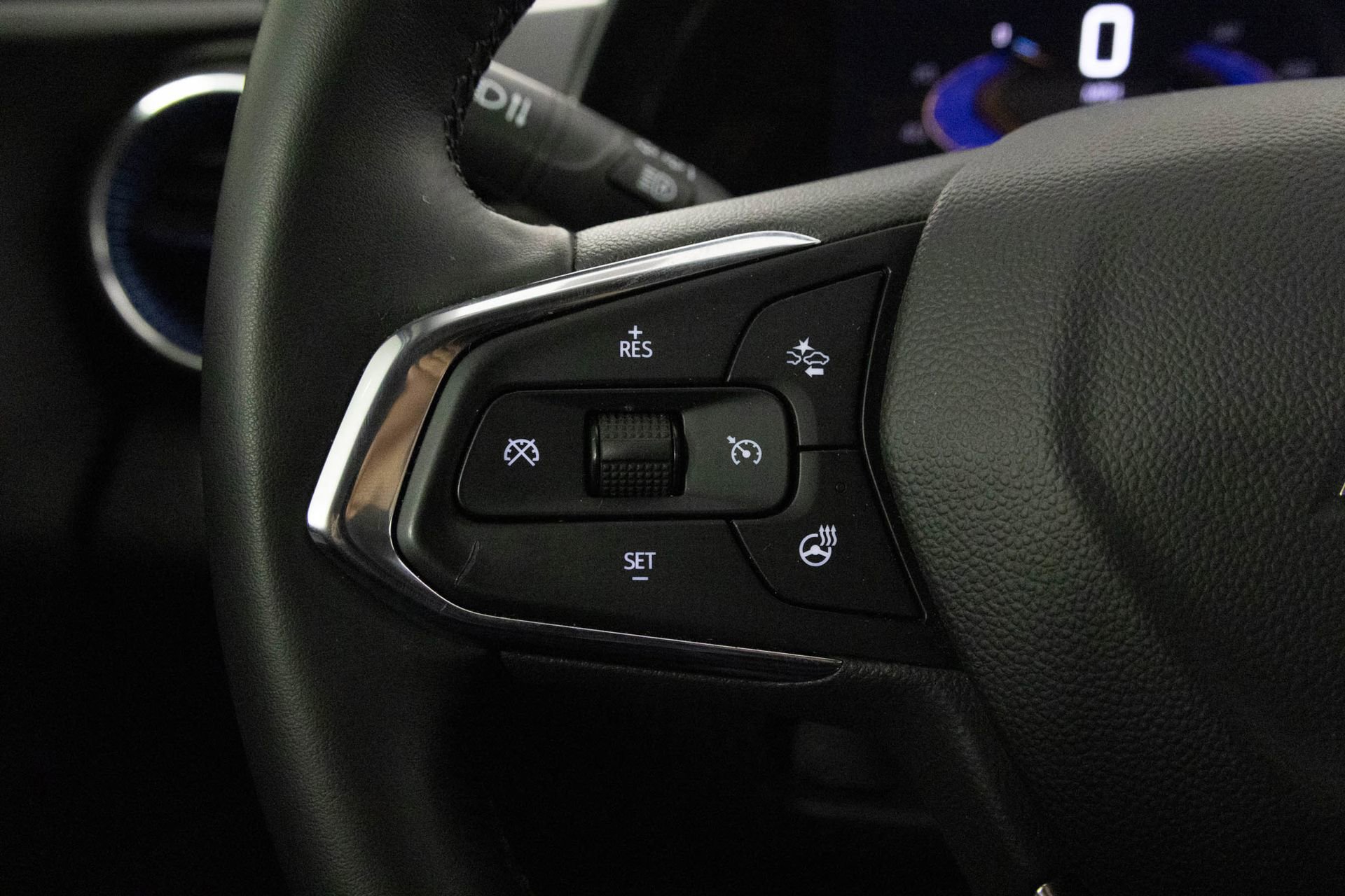 Used 2024 Chevrolet Trax LT w/ Driver Confidence Package image 28