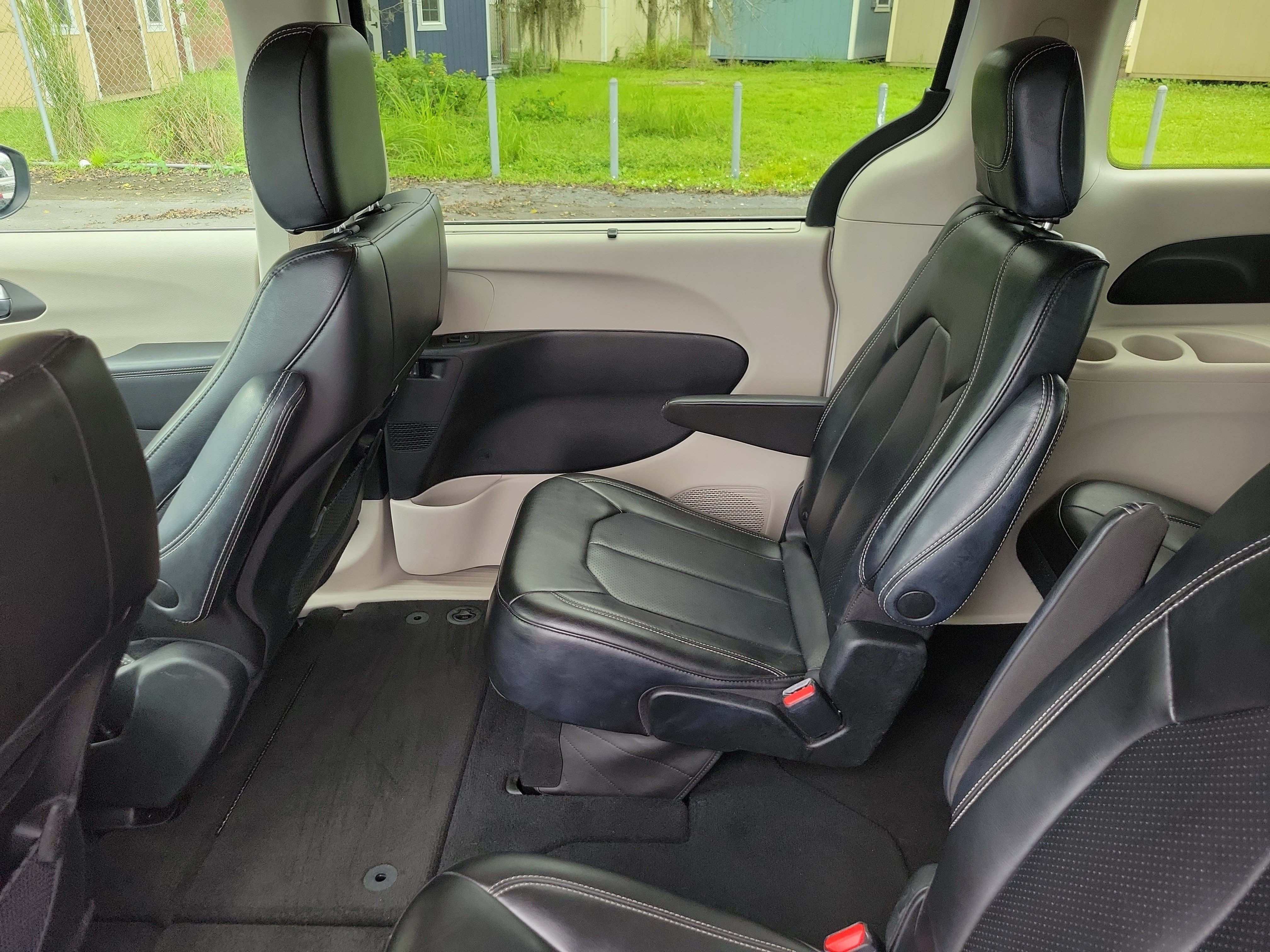 Used 2023 Chrysler Pacifica Touring-L FWD image 20