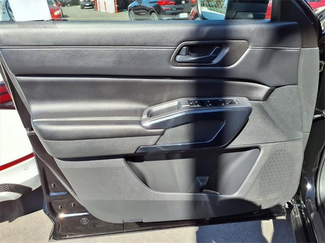 Used 2024 Nissan Pathfinder SV image 11