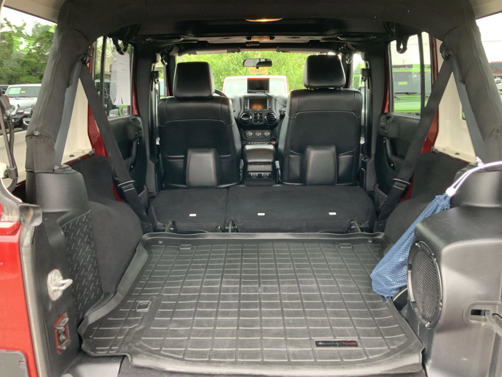 Used 2012 Jeep Wrangler Unlimited Sahara AWD/4WD image 9