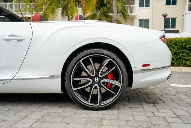 Used 2024 Bentley Continental GT V8 image 16