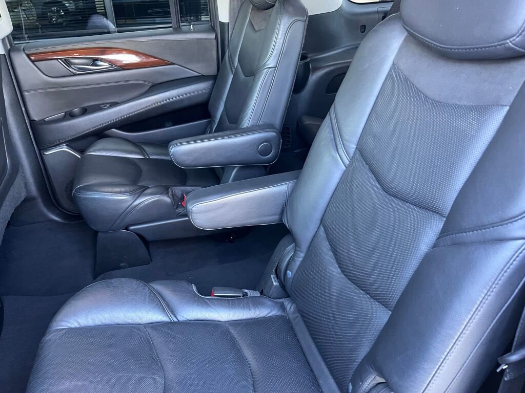 Used 2019 Cadillac Escalade ESV Premium Luxury image 25