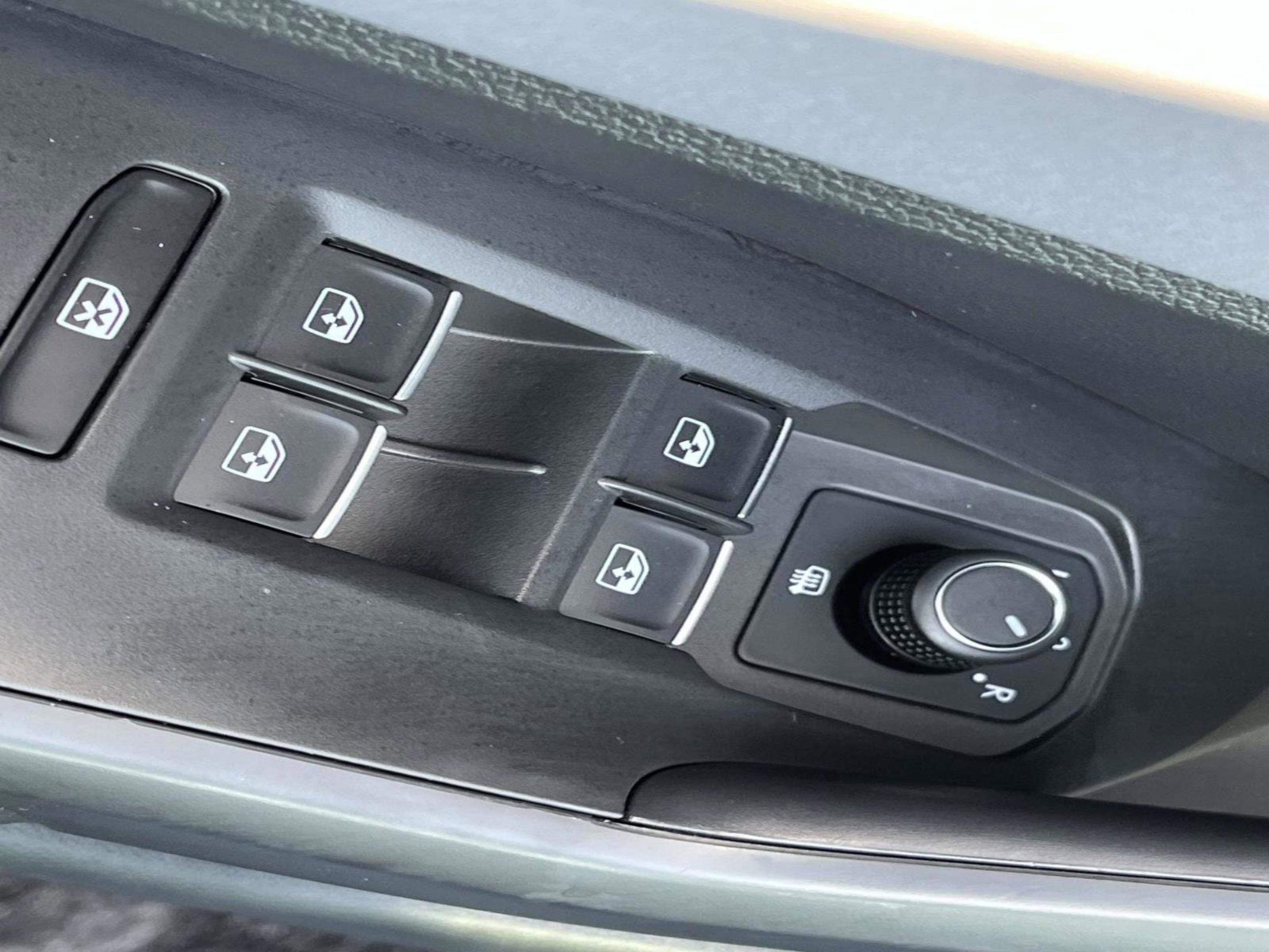 Used 2025 Volkswagen Jetta SE image 25