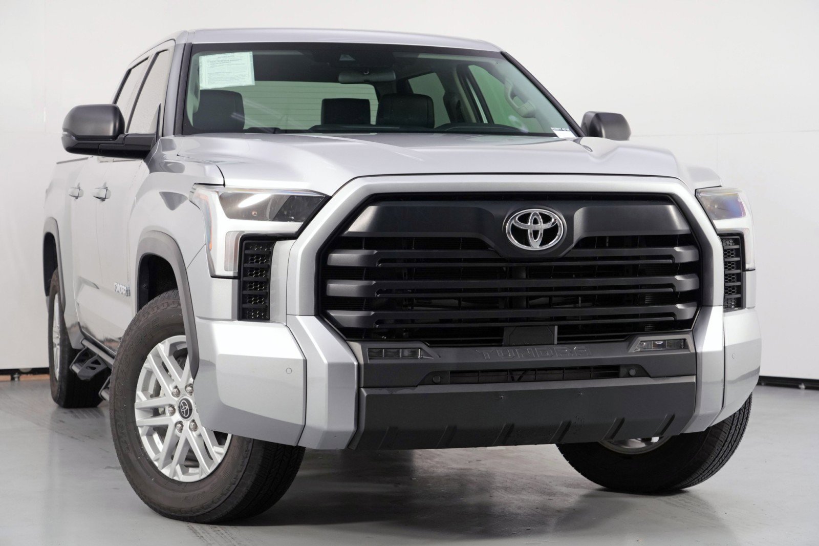 Used 2024 Toyota Tundra SR5 w/ SR5 Premium Package image 4