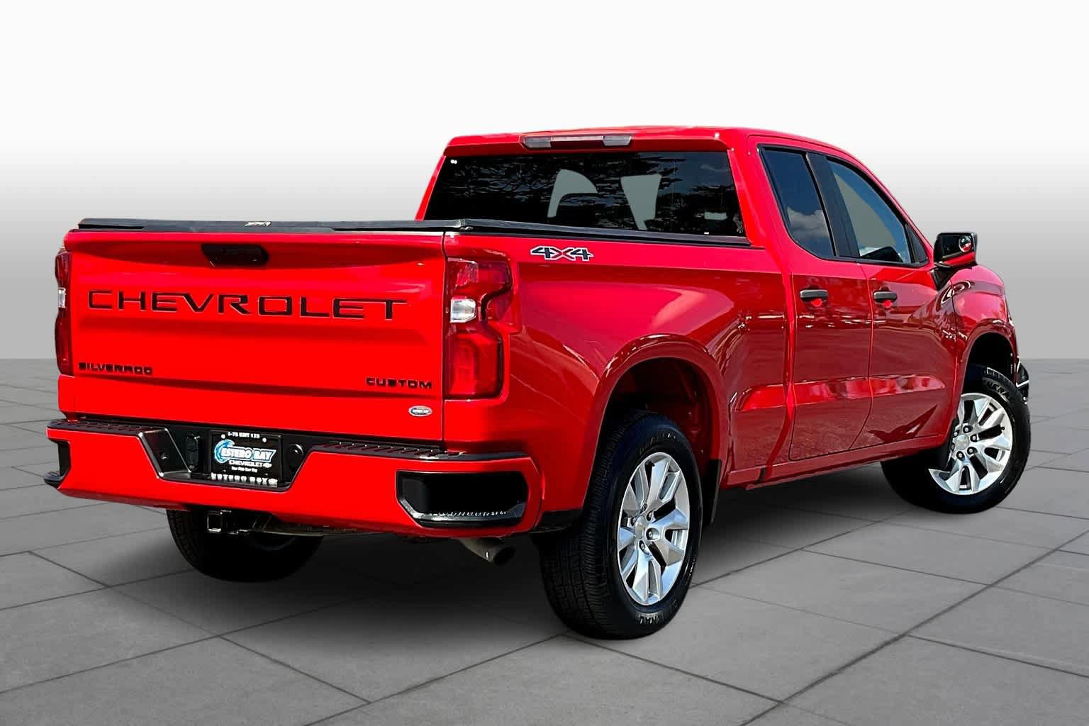 Used 2020 Chevrolet Silverado 1500 Custom w/ Custom Value Package AWD/4WD image 14