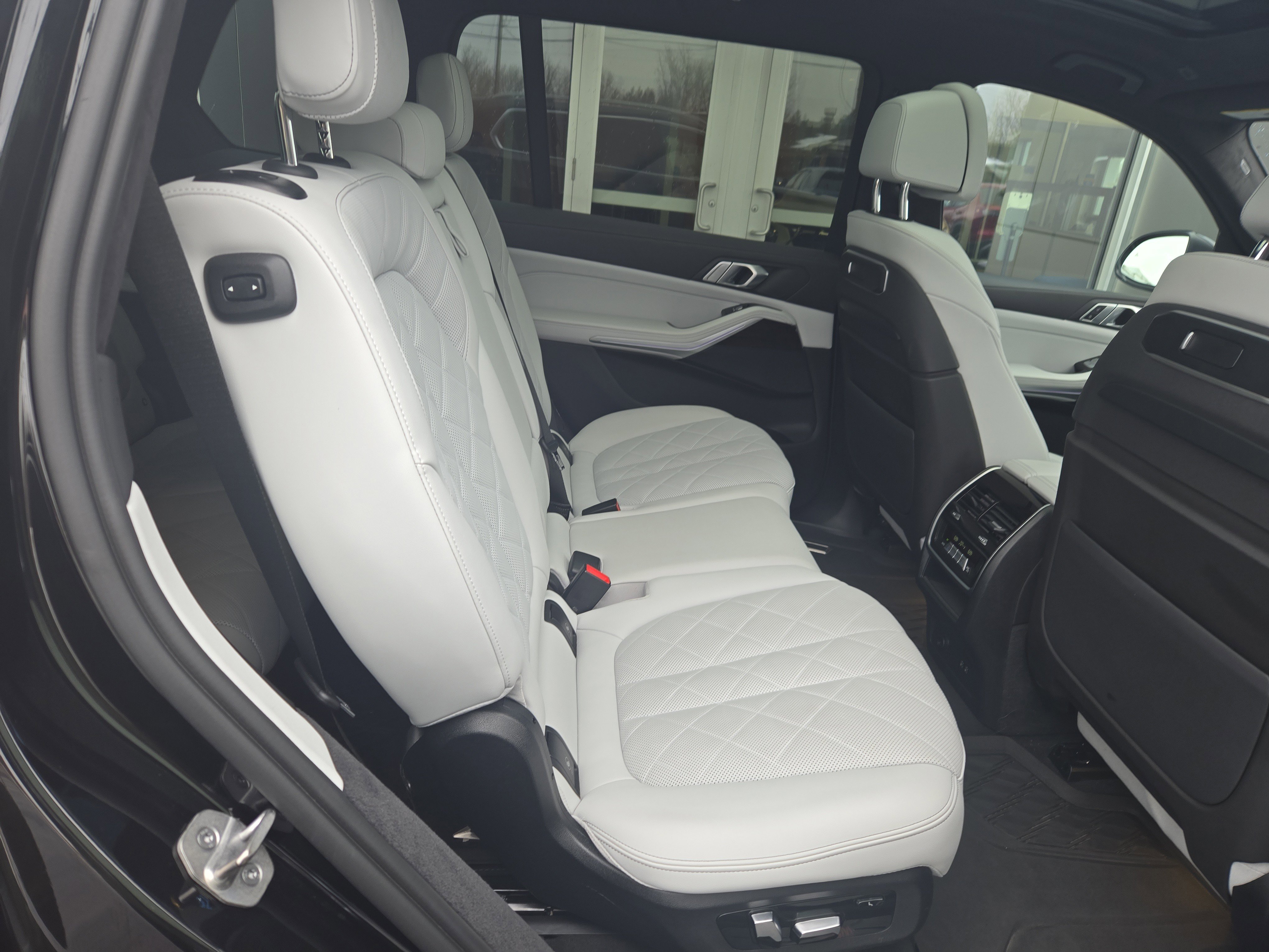 Used 2023 BMW X7 xDrive40i image 29