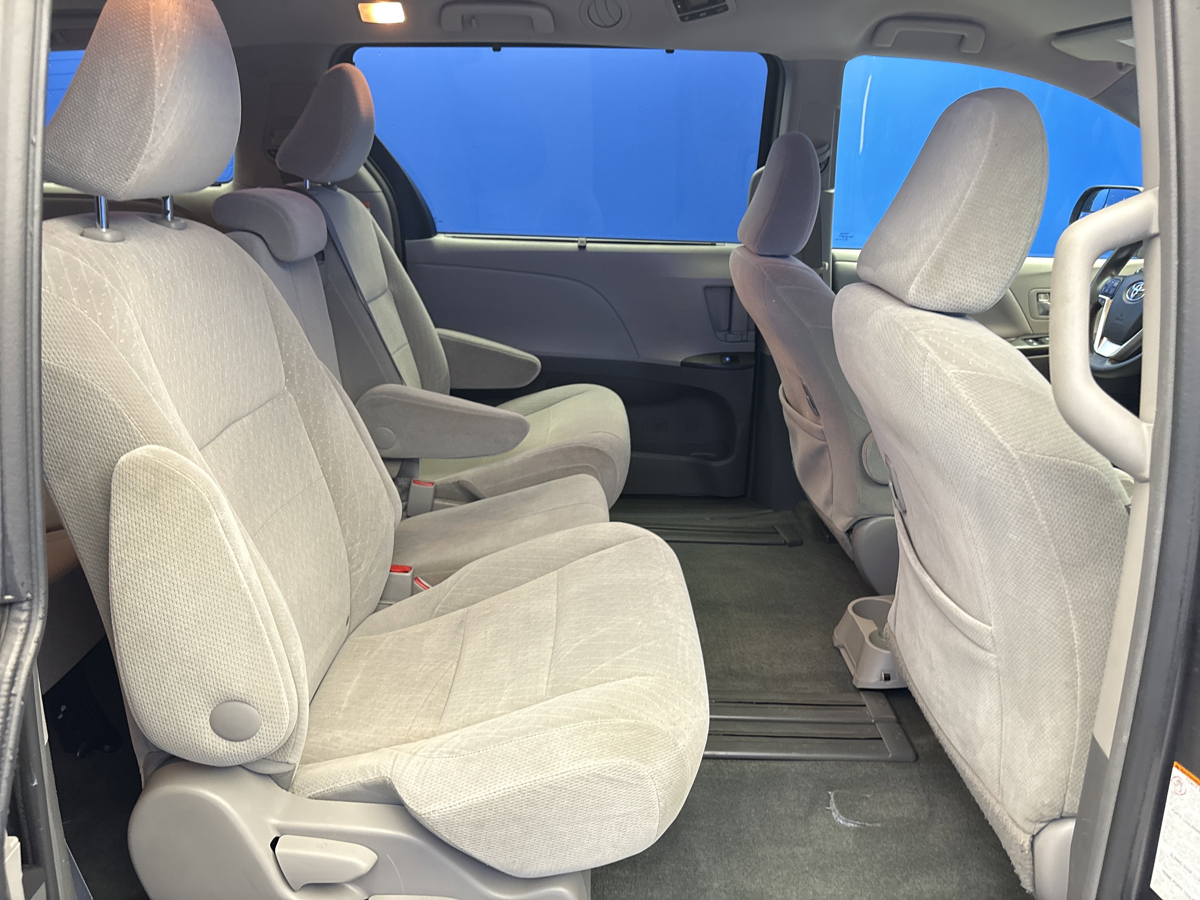 Used 2017 Toyota Sienna LE image 24