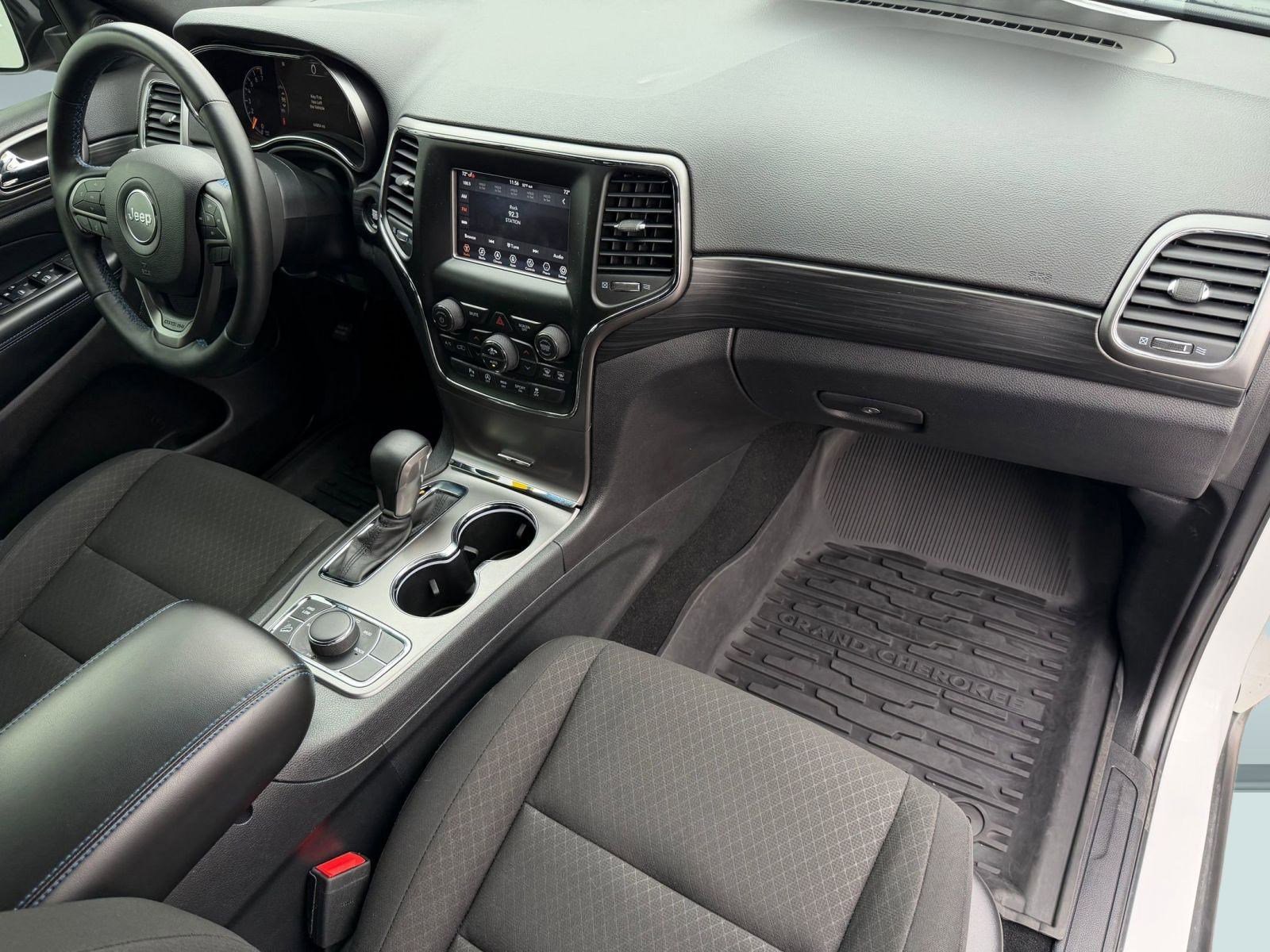 Used 2019 Jeep Grand Cherokee Laredo image 28