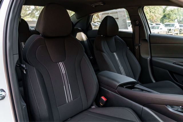 New 2025 Hyundai Elantra SEL image 25