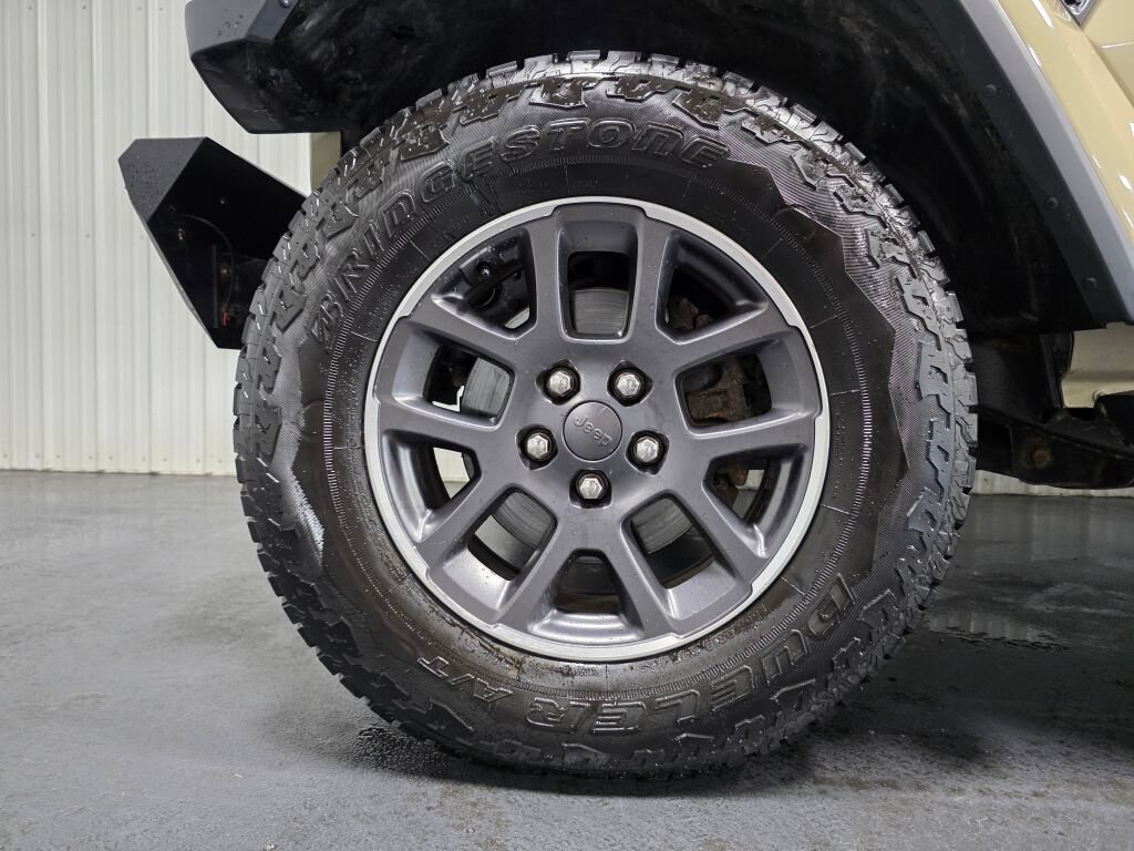 Used 2020 Jeep Gladiator Overland AWD/4WD image 5