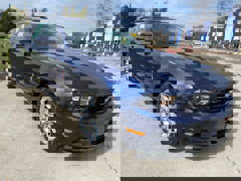 Used 2010 Ford Mustang Coupe image 4