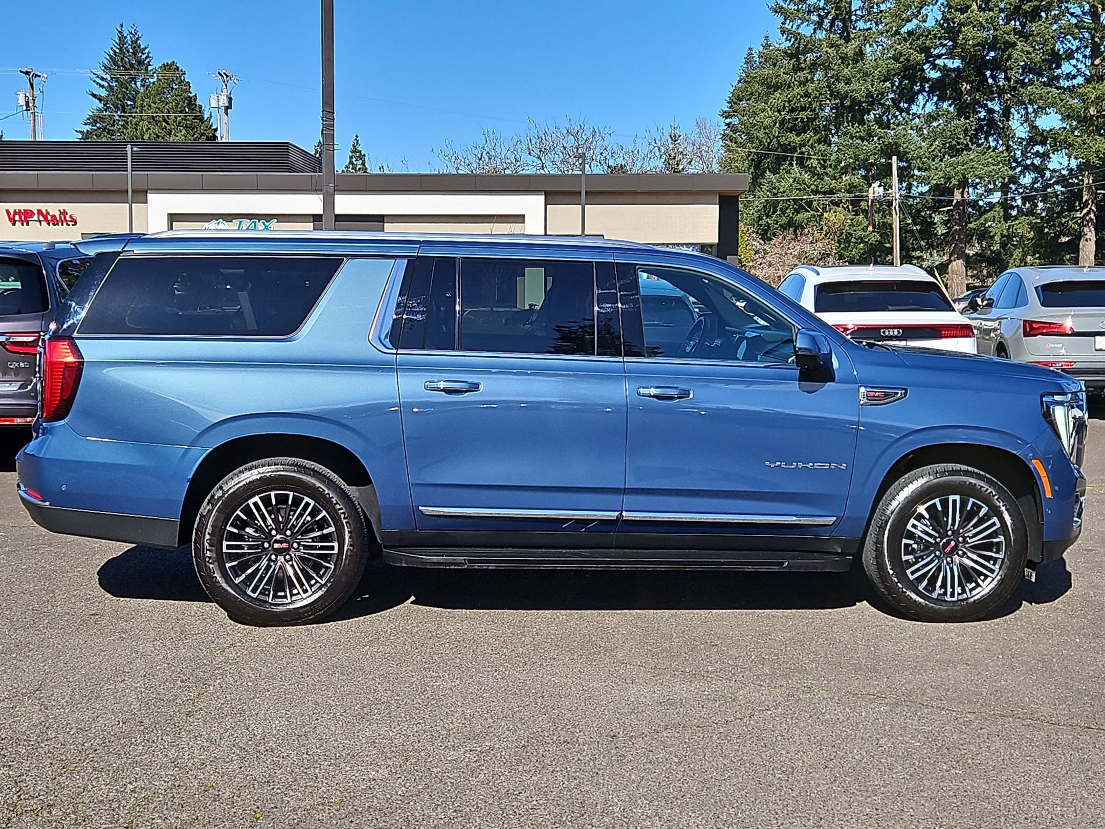 Used 2025 GMC Yukon XL Elevation w/ LPO, Floor Liner Package image 4