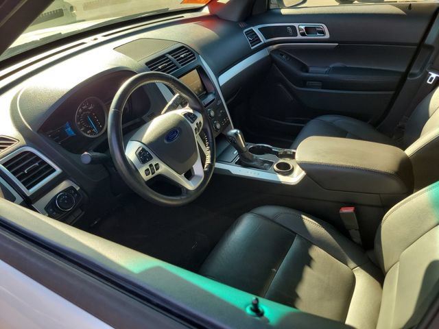 Used 2015 Ford Explorer XLT w/ Equipment Group 202A FWD image 4
