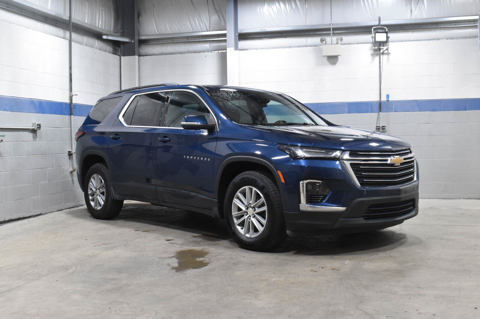 Used 2023 Chevrolet Traverse LT FWD image 30