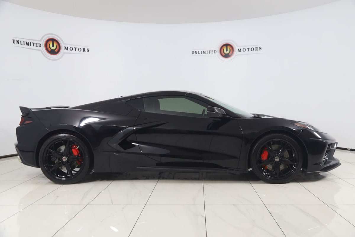 Used 2021 Chevrolet Corvette Stingray Premium Cpe w/ Z51 Performance Package RWD image 2