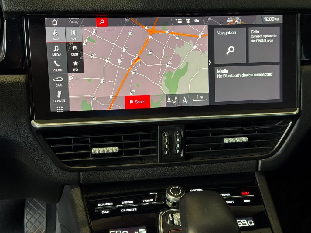 Certified 2021 Porsche Cayenne Coupe AWD/4WD image 22