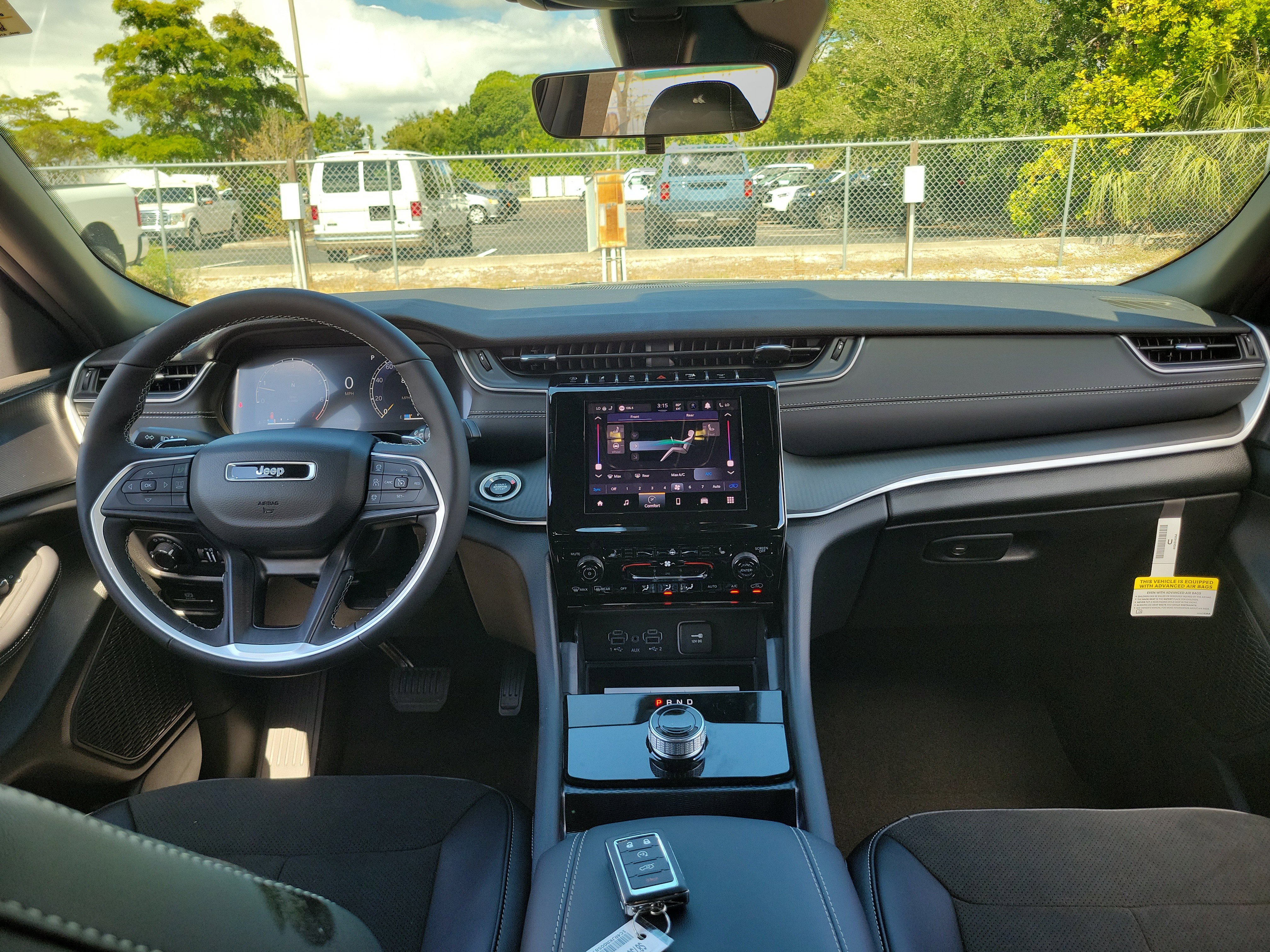 New 2025 Jeep Grand Cherokee L Laredo image 8