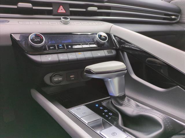 Used 2021 Hyundai Elantra Limited image 12