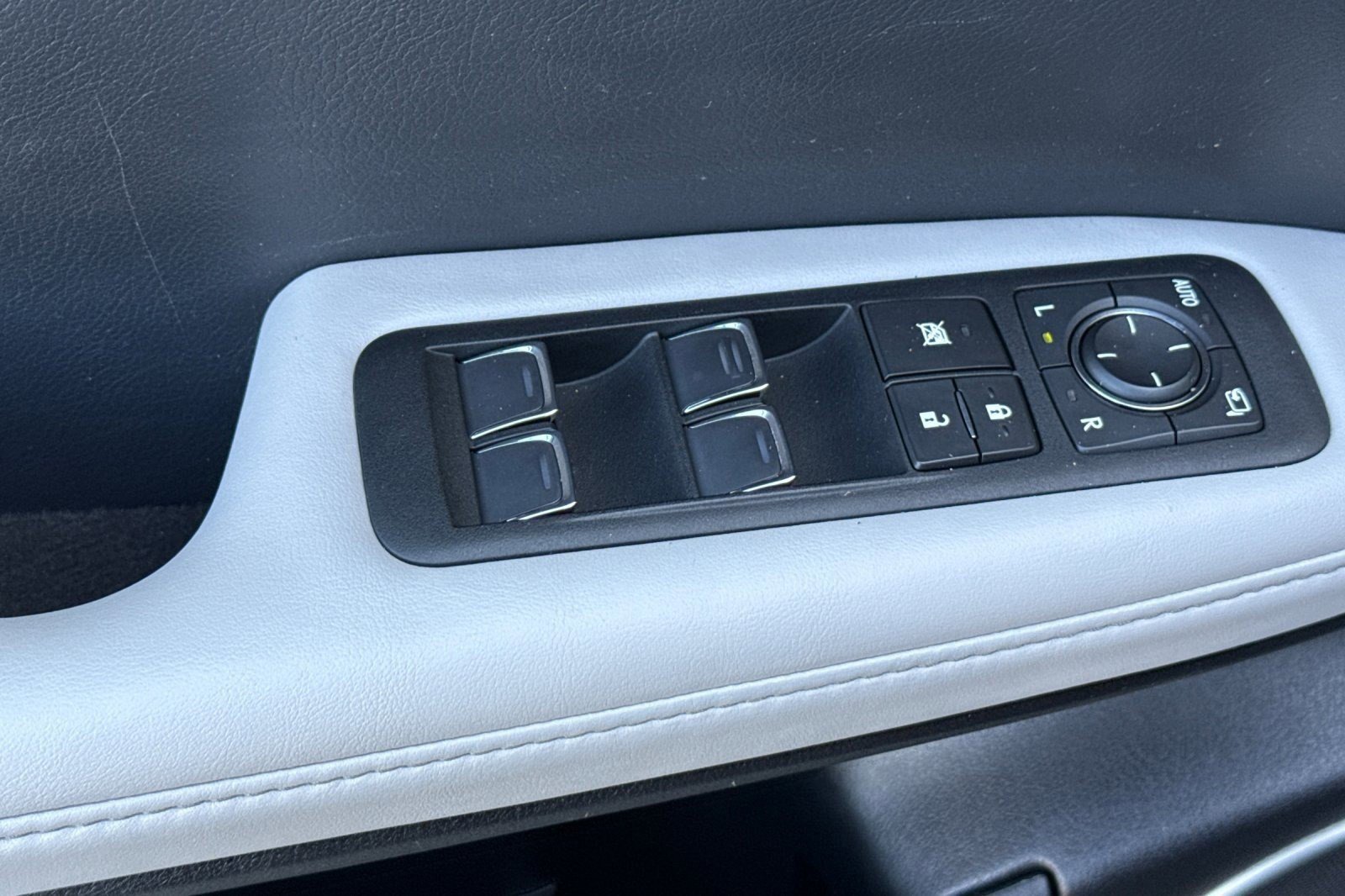 Used 2019 Lexus RX 450h AWD w/ Navigation Package image 13