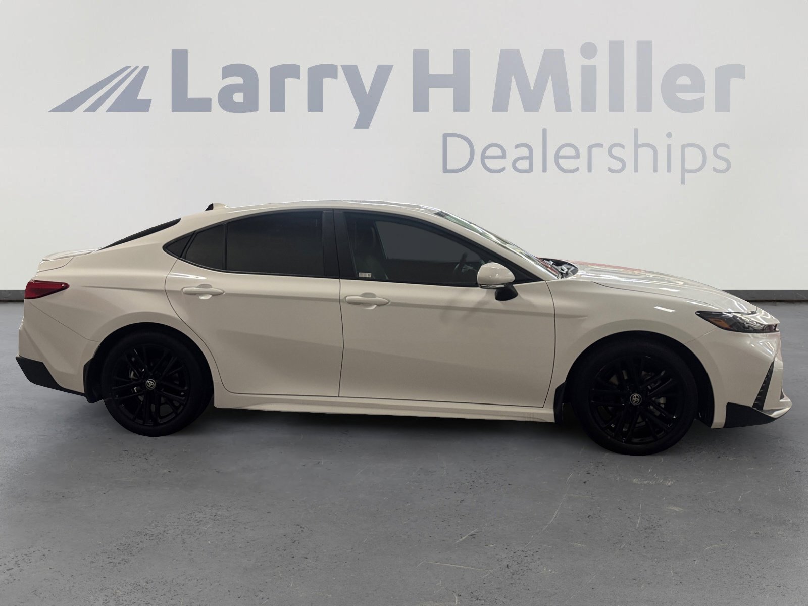 Used 2026 Toyota Camry SE image 6