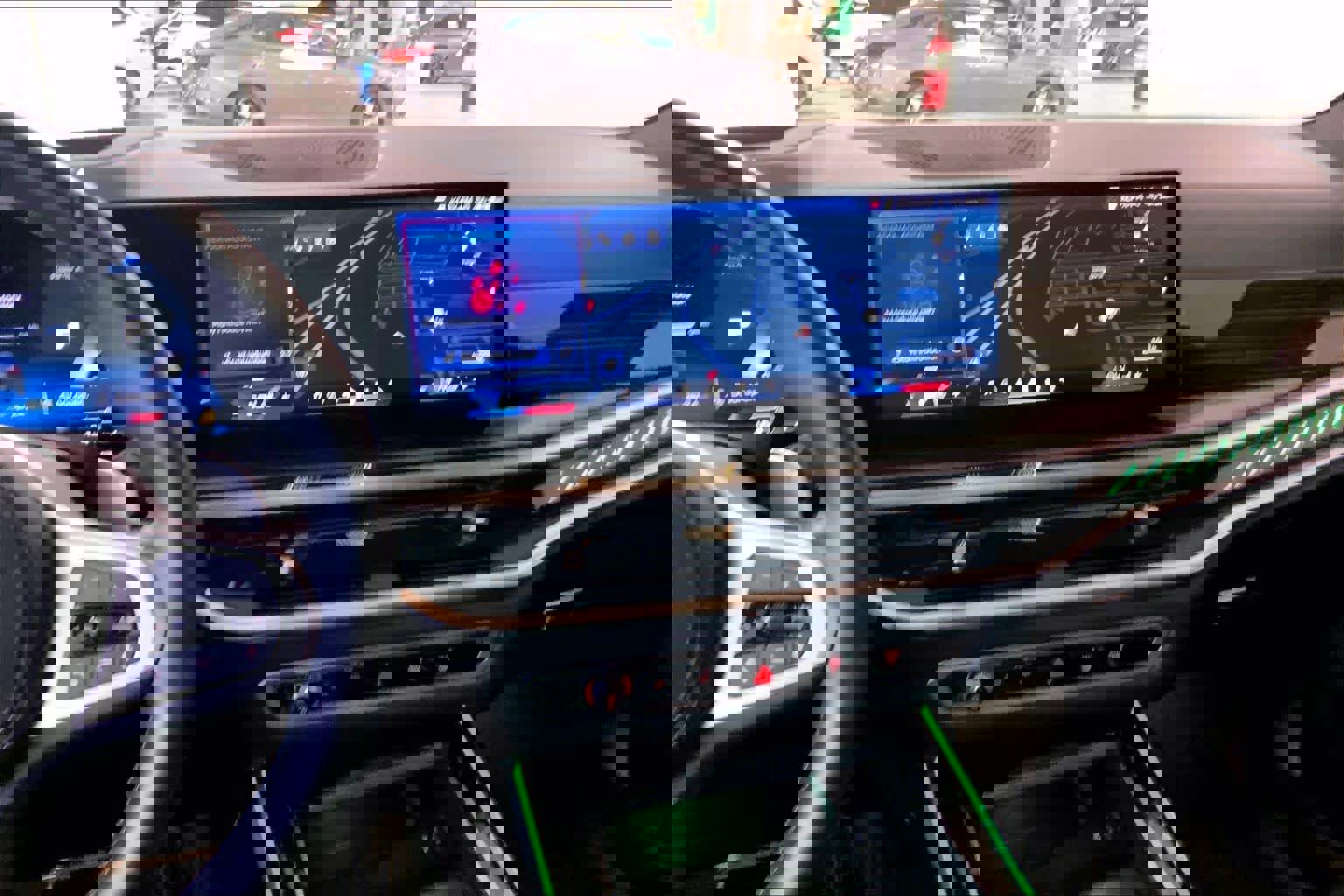 Used 2025 BMW X7 M60i image 6