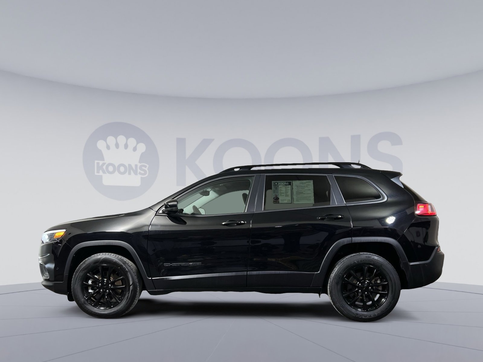 Used 2023 Jeep Cherokee Altitude Lux image 2