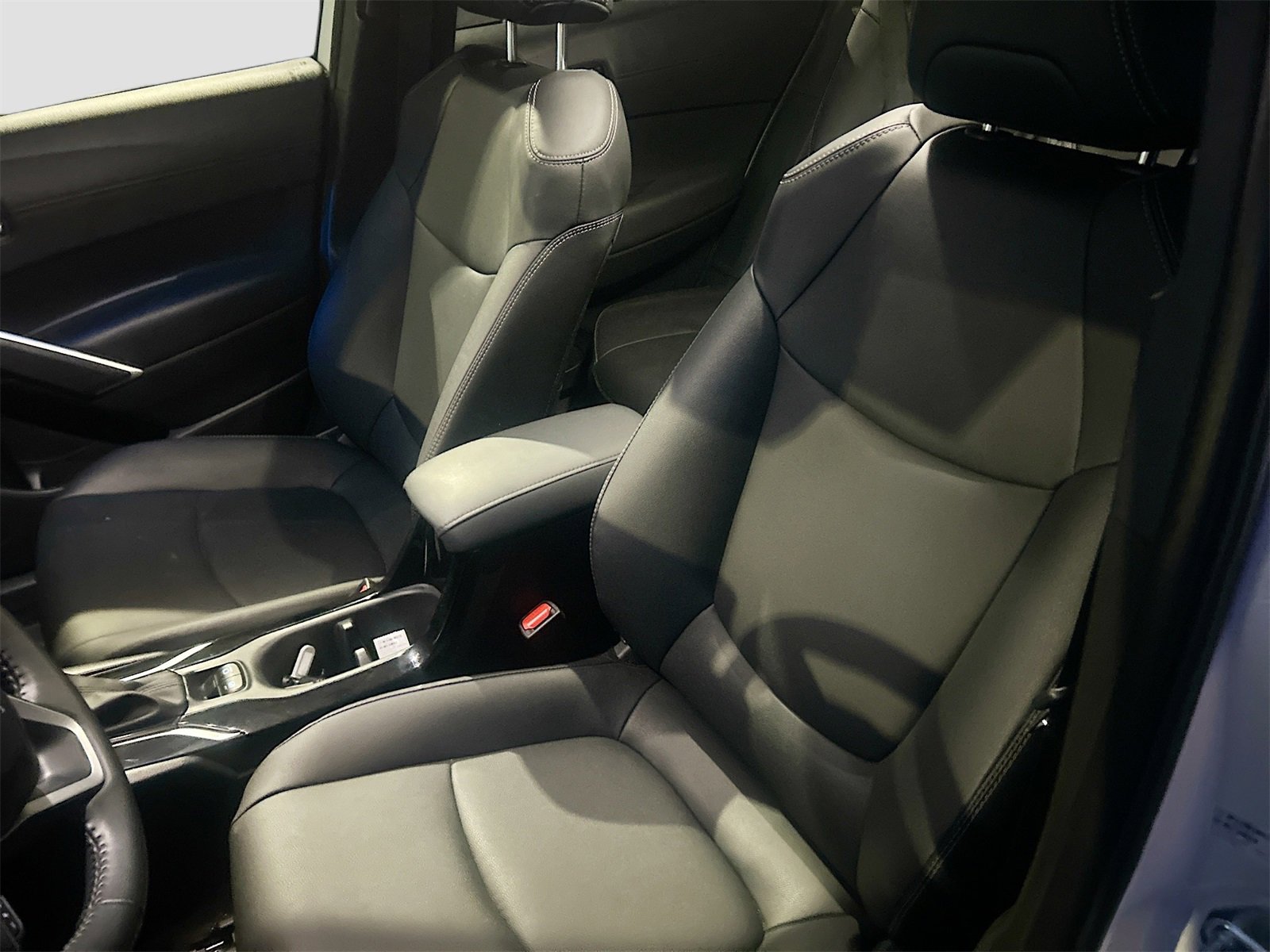 Used 2025 Toyota Corolla Cross XLE image 22