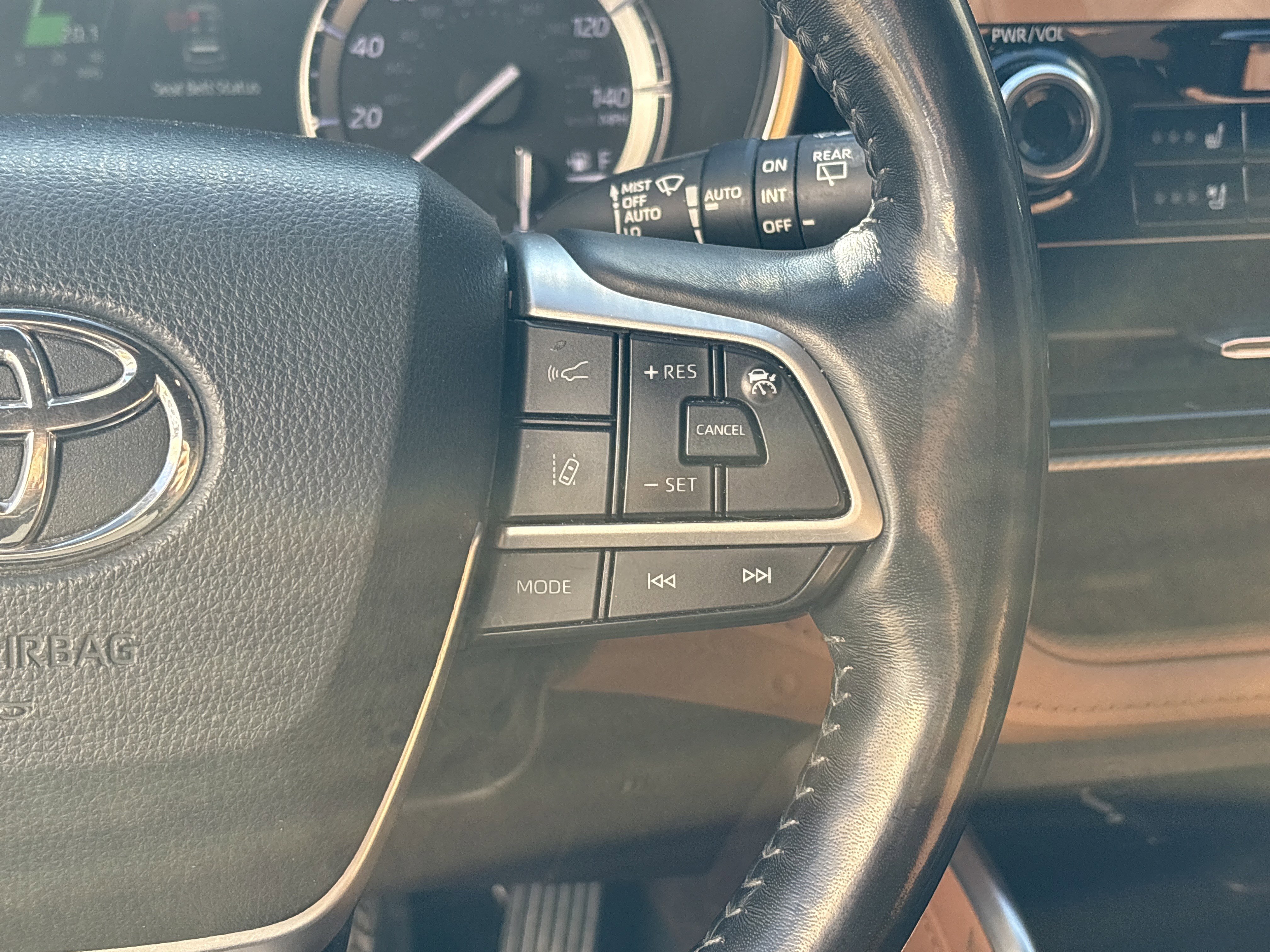 Used 2022 Toyota Highlander Platinum image 19