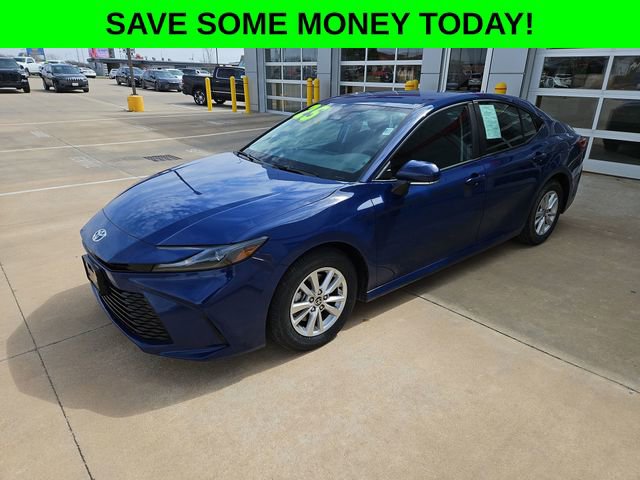 Used 2025 Toyota Camry LE image 1