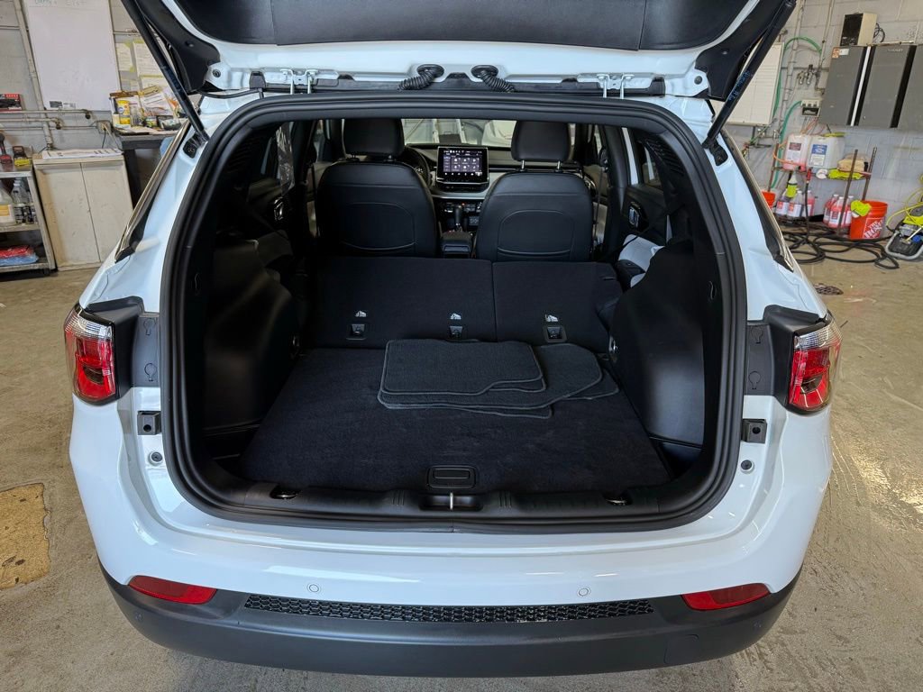 Used 2025 Jeep Compass Limited AWD/4WD image 29