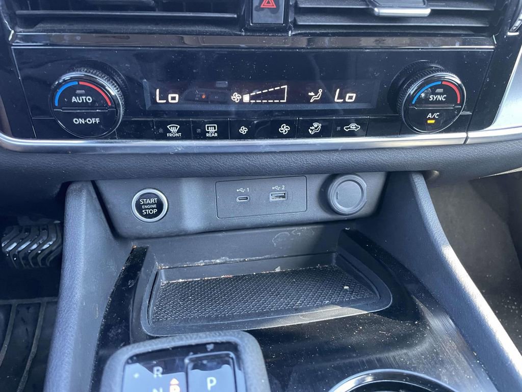 Used 2022 Nissan Rogue SV image 30