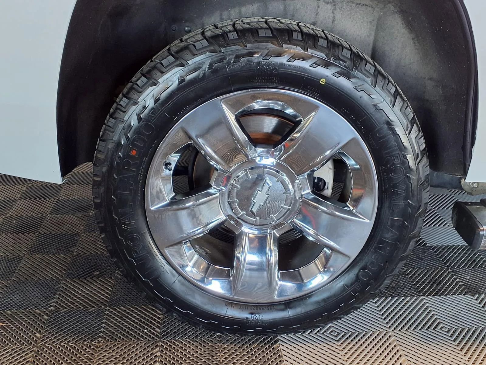 Used 2018 Chevrolet Tahoe LT w/ LT Signature Package AWD/4WD image 9