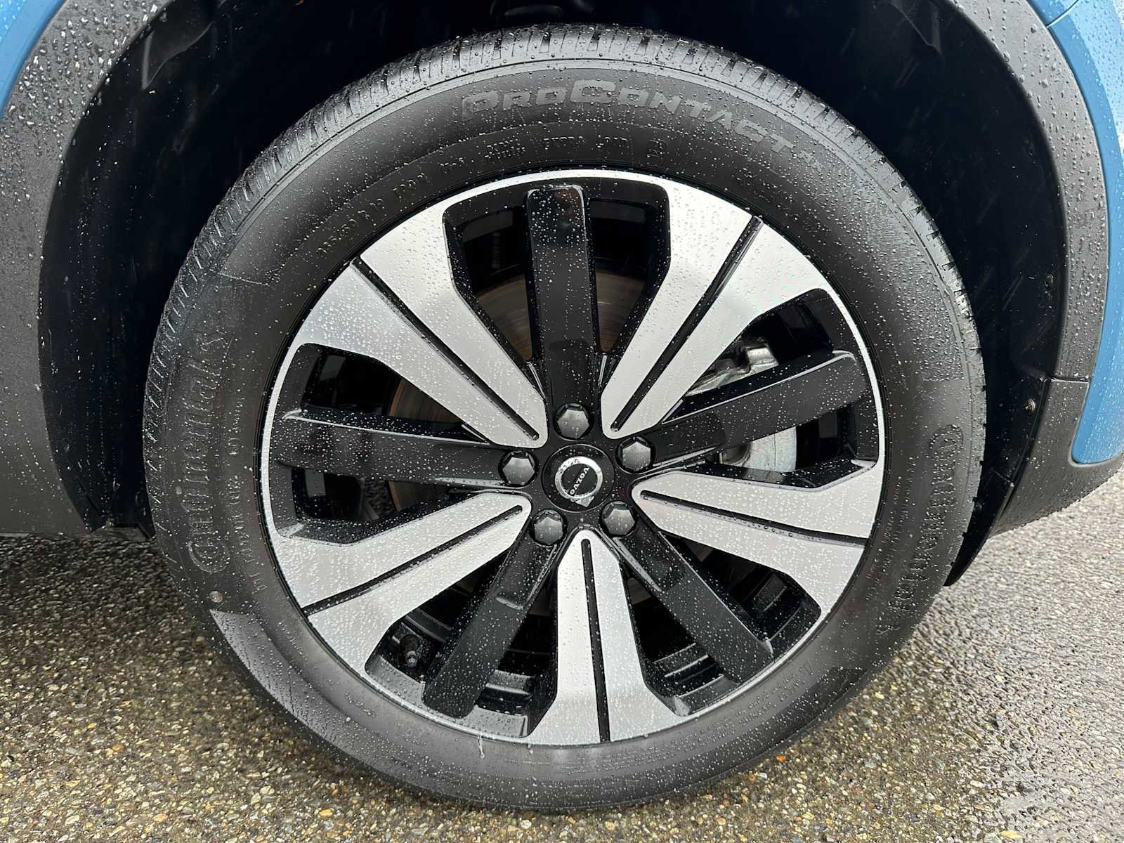 Used 2023 Volvo C40 P8 Recharge Plus w/ Climate Package image 9