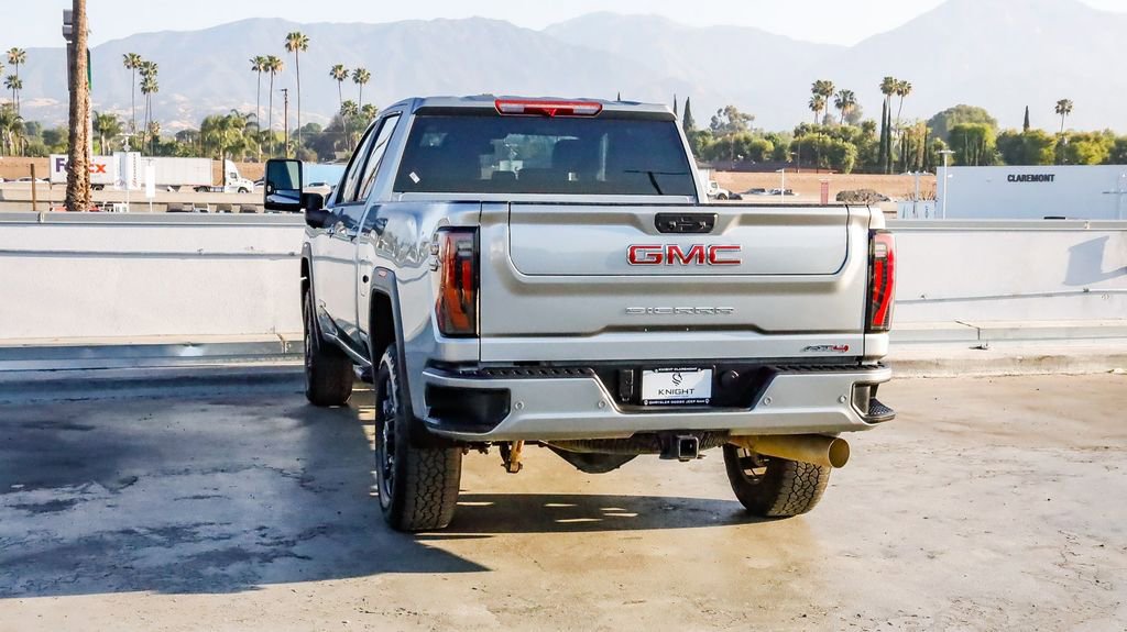 Used 2025 GMC Sierra 2500 AT4 image 7