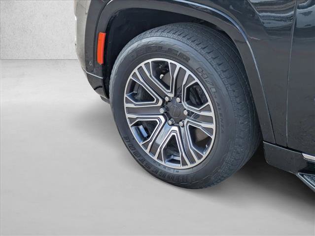 Used 2024 Jeep Wagoneer L 2WD w/ Premium Group I image 22