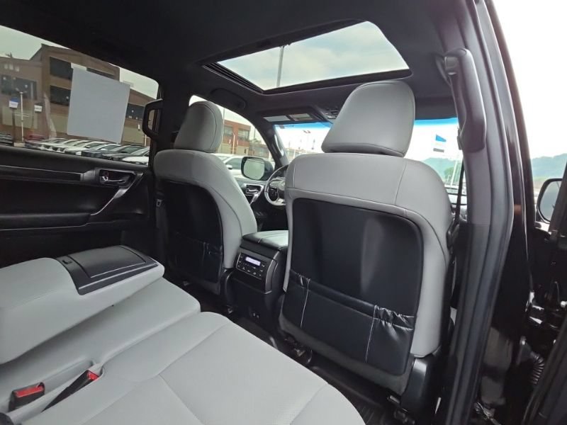 Used 2023 Lexus GX 460 w/ Black Line Special Edition AWD/4WD image 18