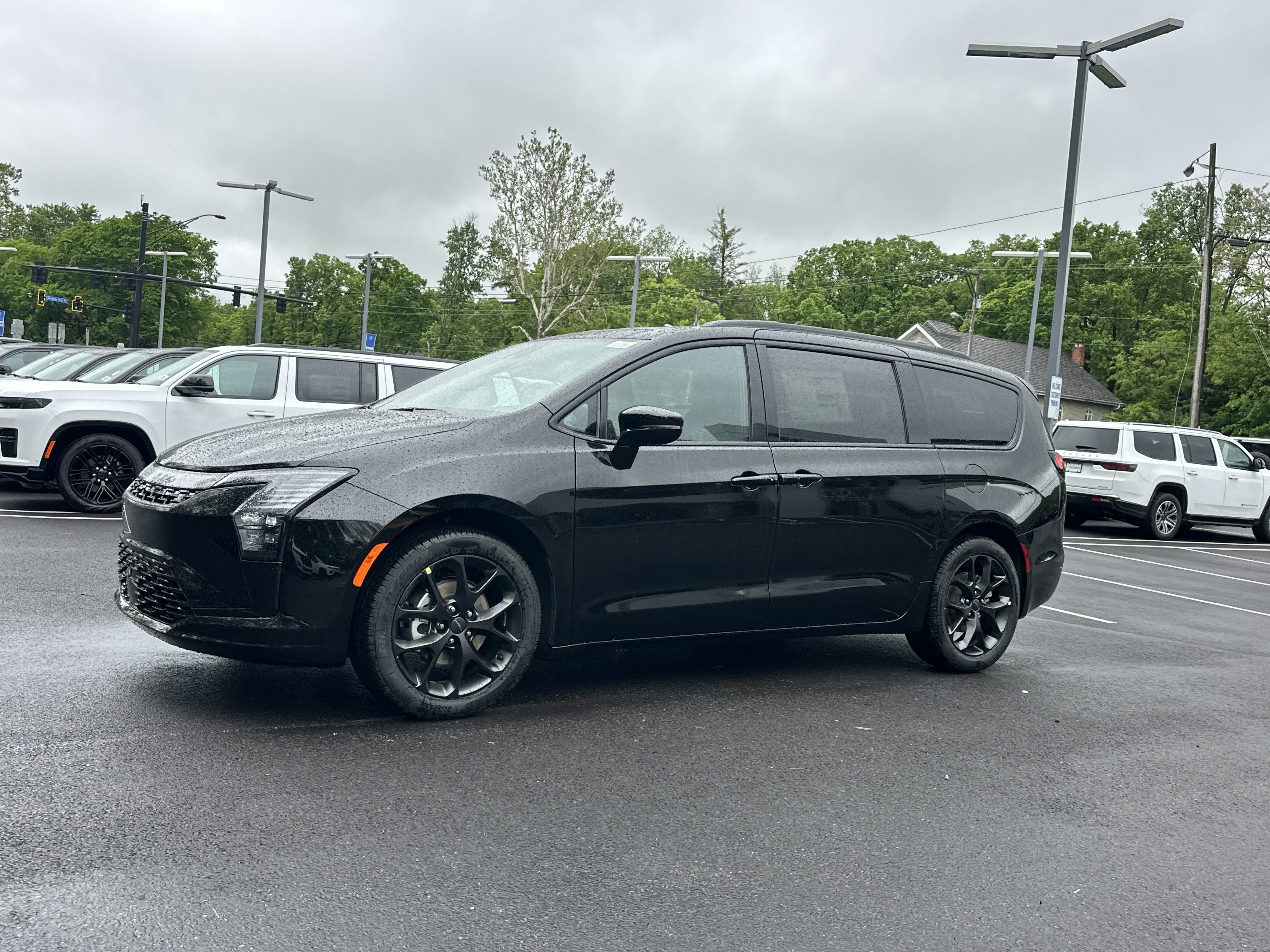 New 2027 Chrysler Pacifica Limited FWD image 23