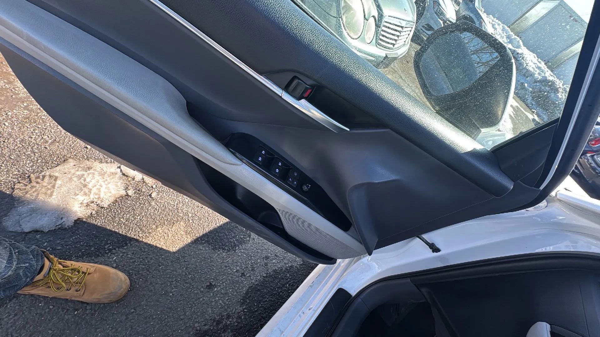 Used 2018 Toyota Camry LE image 10