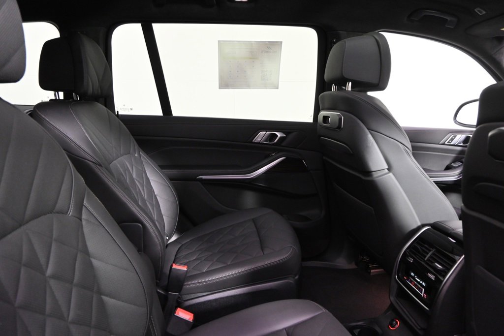Used 2025 BMW X7 xDrive40i w/ M Sport Package image 18