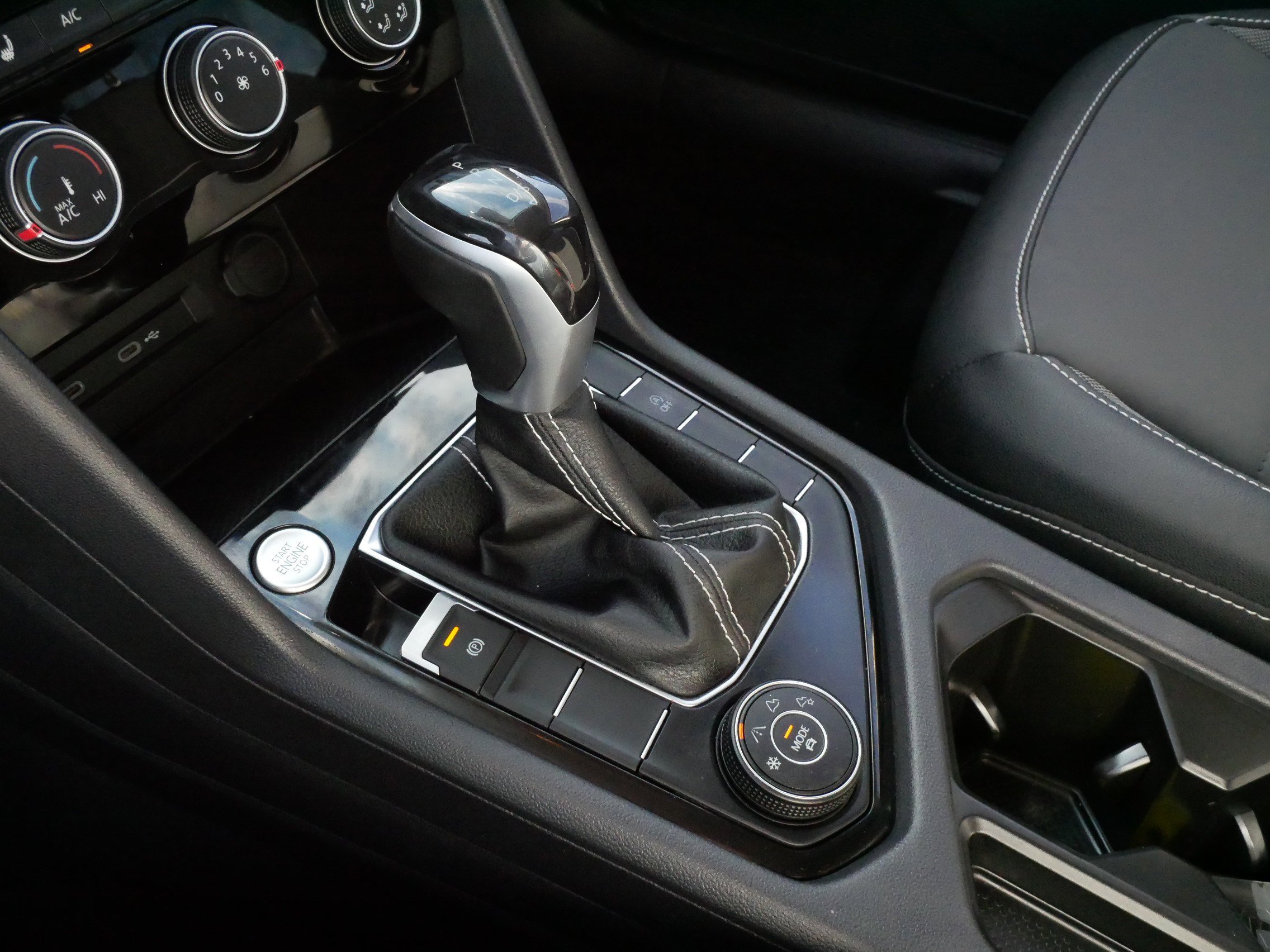 Certified 2023 Volkswagen Taos SE w/ Black Wheel Package image 24