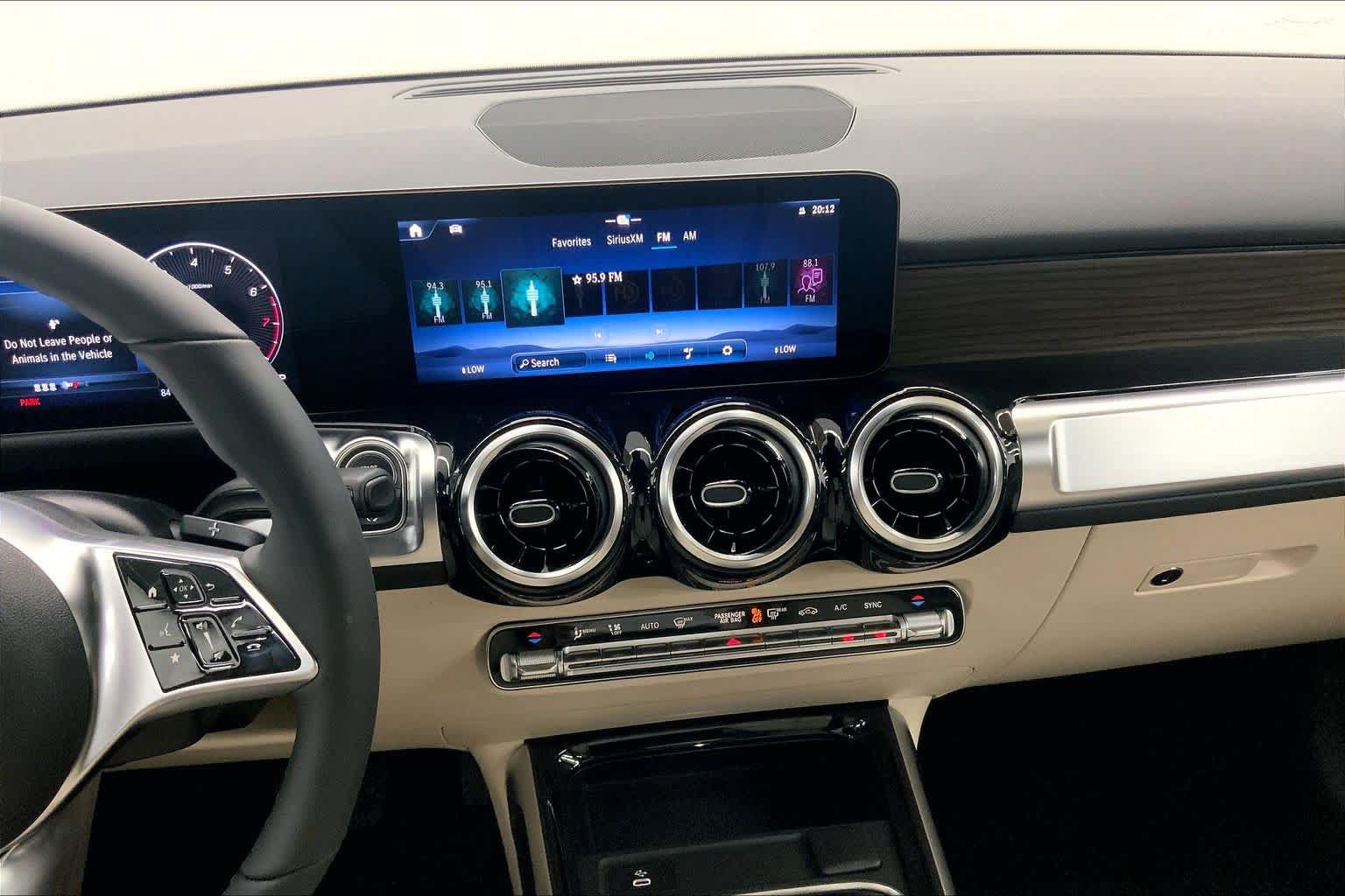 Used 2026 Mercedes-Benz GLB 250 image 24