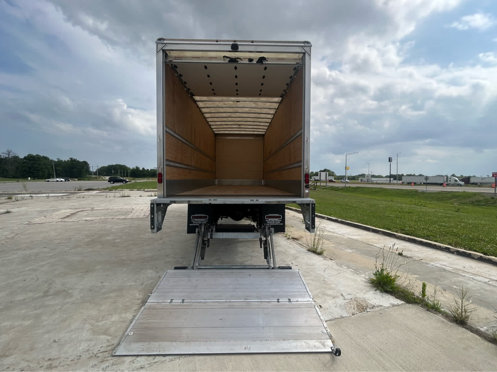 New 2027 Ford F650 2WD Regular Cab Super Duty image 5