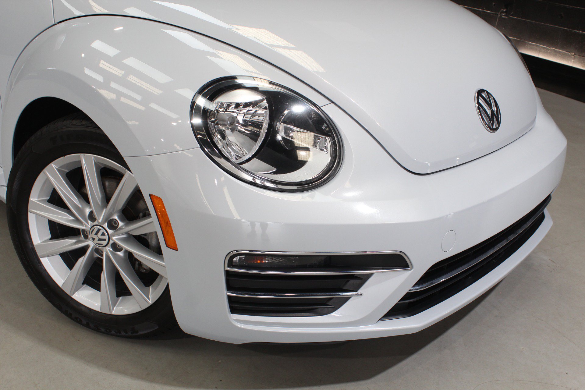 Used 2018 Volkswagen Beetle 2.0T SE FWD image 12