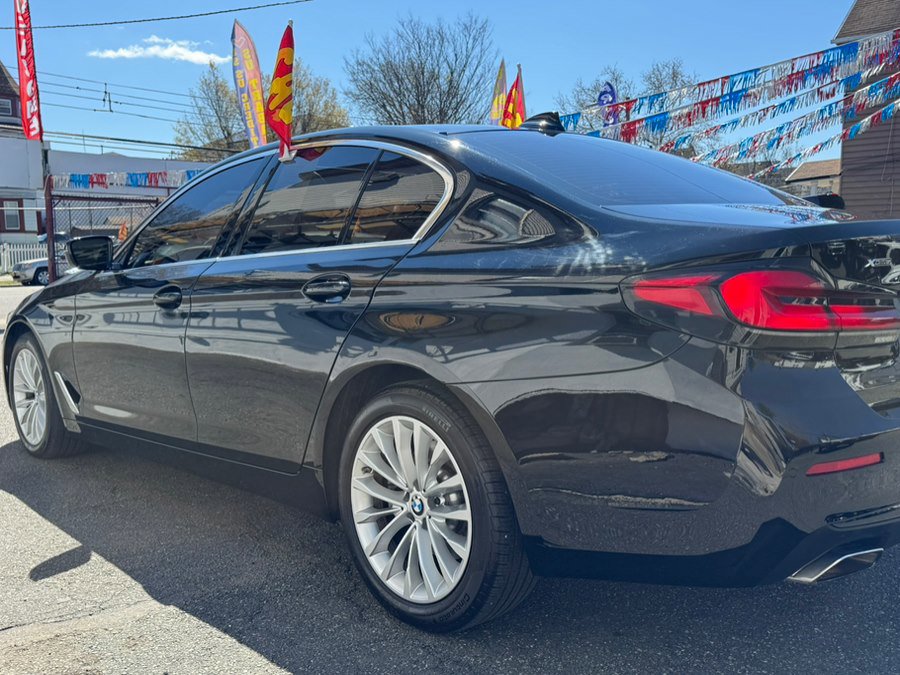 Used 2022 BMW 530i xDrive w/ Premium Package image 32