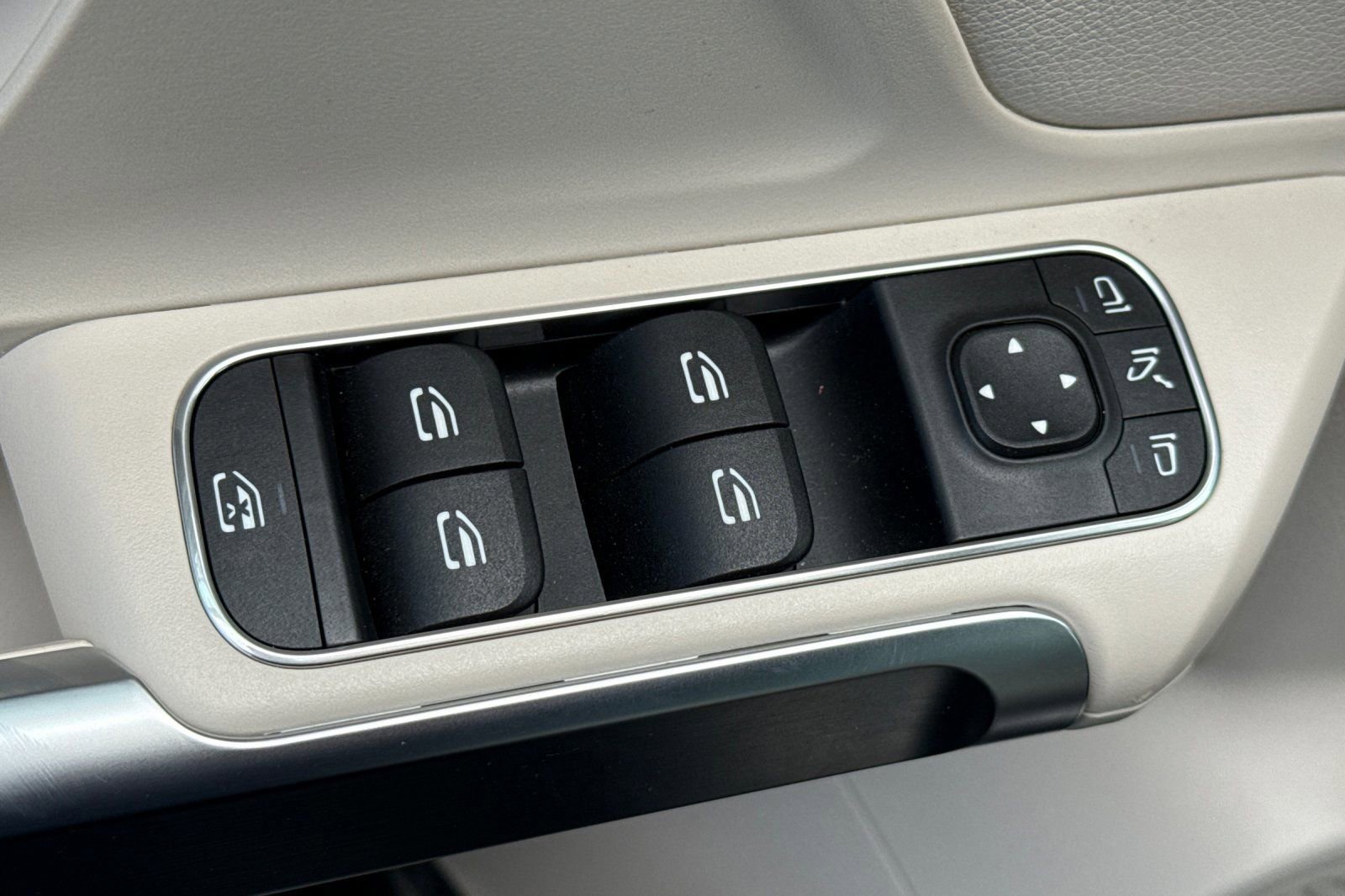 Certified 2025 Mercedes-Benz GLB 250 4MATIC image 16
