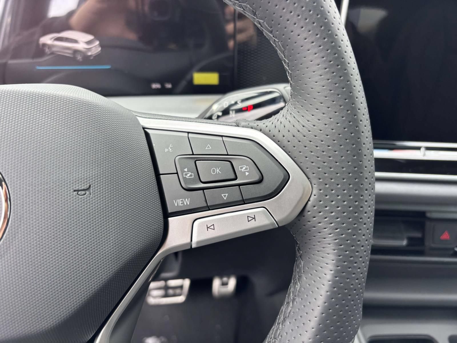 New 2026 Volkswagen Tiguan SE R-Line AWD/4WD image 18