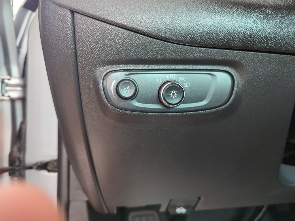 Used 2023 Chevrolet Equinox LT FWD image 13