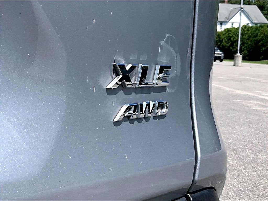 Used 2025 Toyota RAV4 XLE AWD/4WD image 29