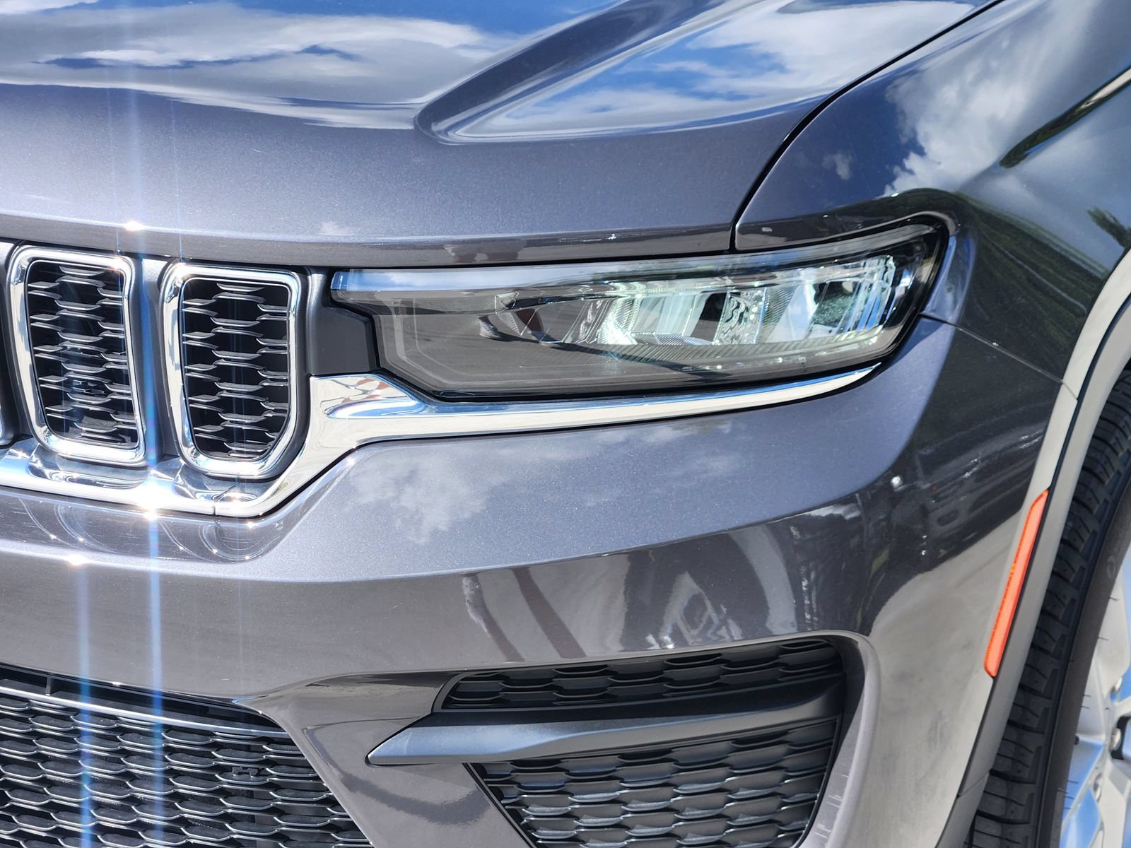 New 2026 Jeep Grand Cherokee Laredo RWD image 9